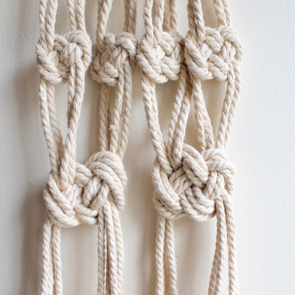 Hanging - Picture 3 of 4